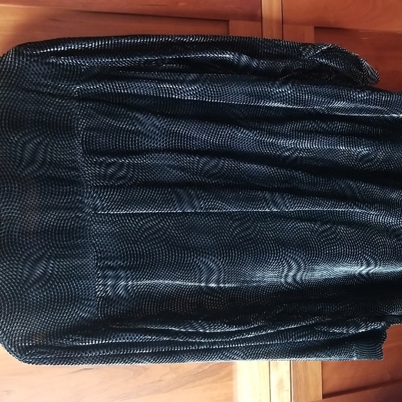 Chico's rayon and silk burnt-out velvet blouse in gold and black, Size 1 - Picture 4 of 4